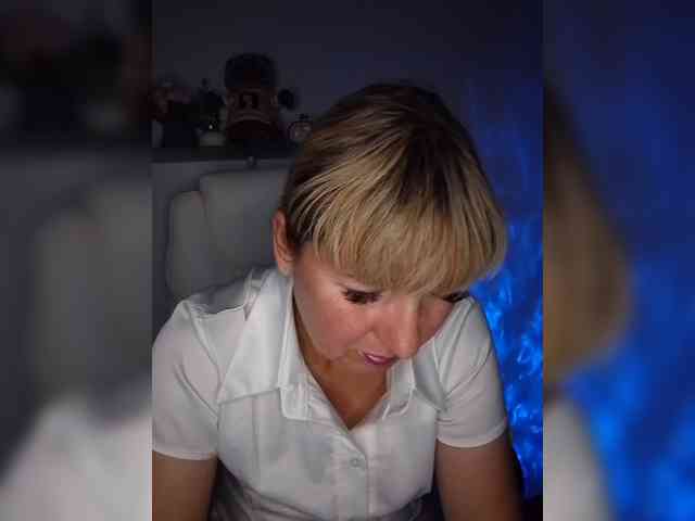 Lady_in_Red webcam