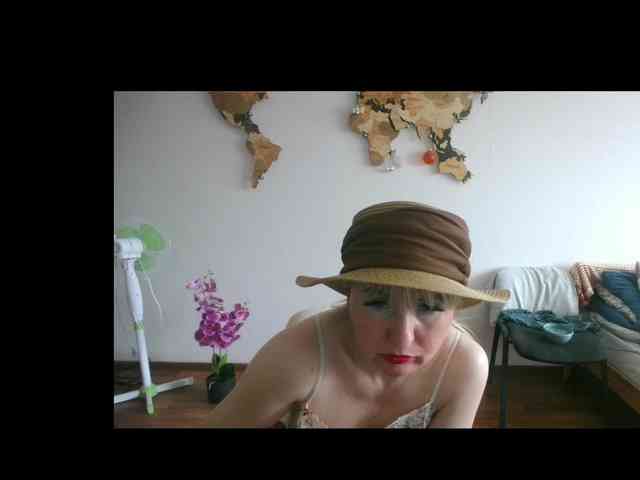 Lady_in_Red webcam