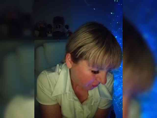 Lady_in_Red webcam