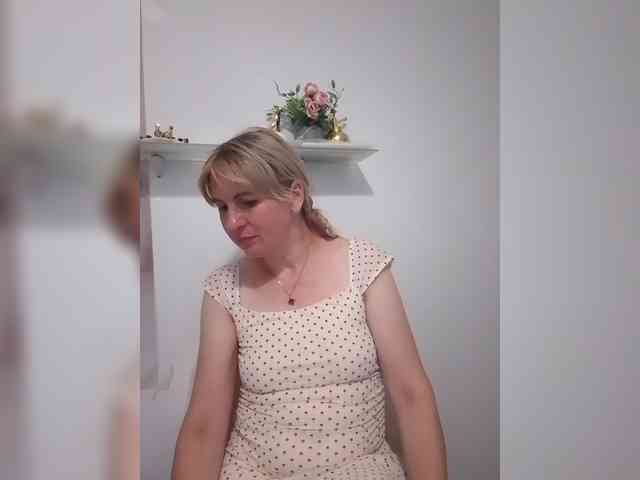 Lady_in_Red webcam