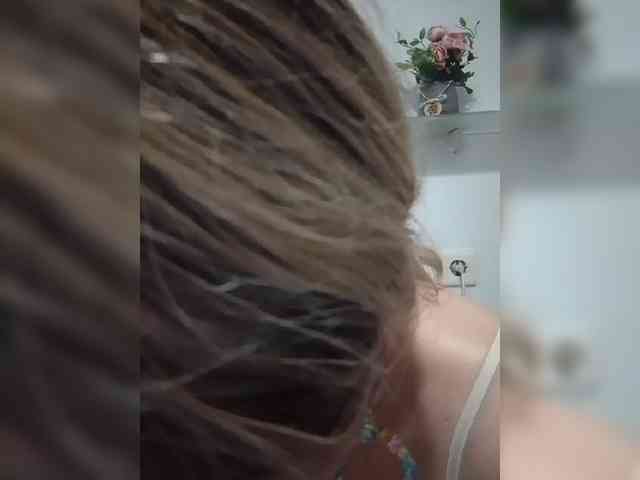 Lady_in_Red webcam