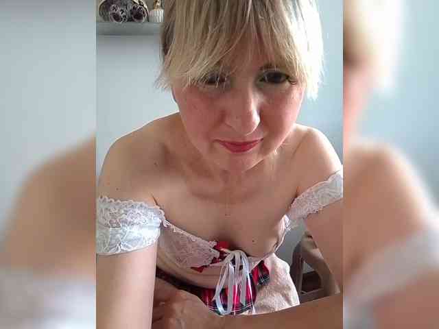 Lady_in_Red webcam