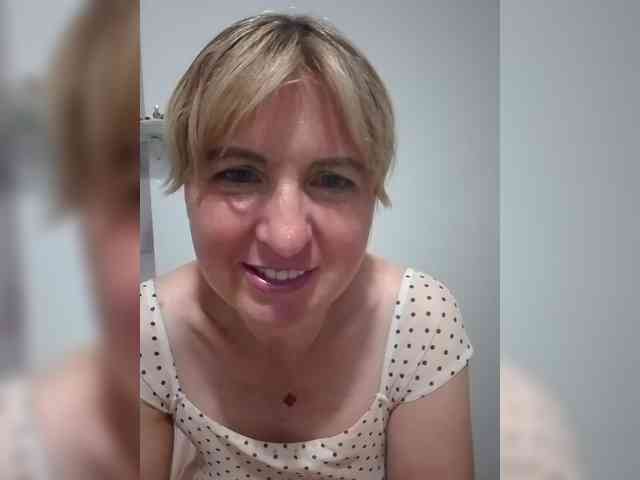 Lady_in_Red webcam