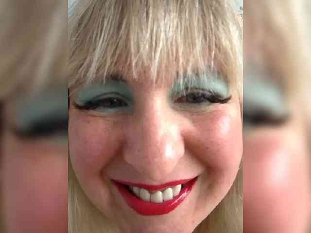 Lady_in_Red webcam