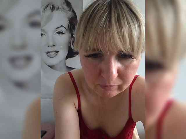 Lady_in_Red webcam