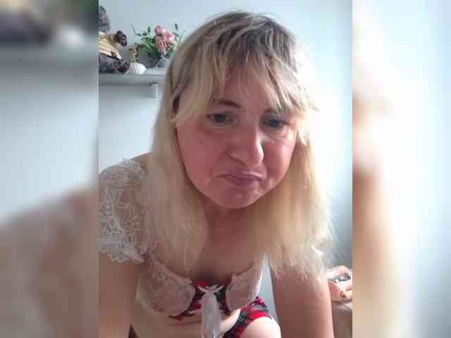 Lady_in_Red webcam