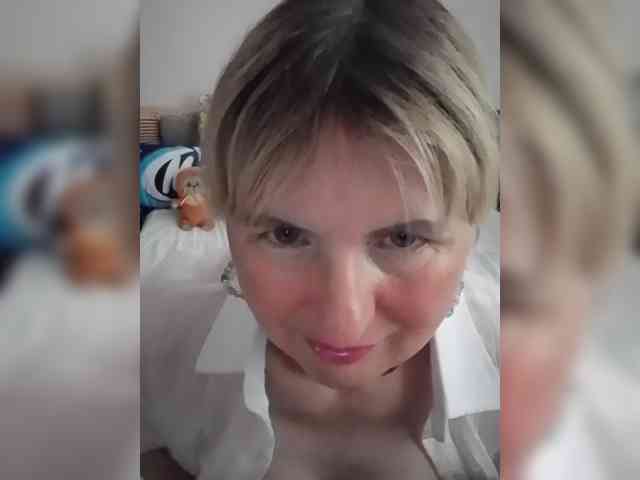 Lady_in_Red webcam