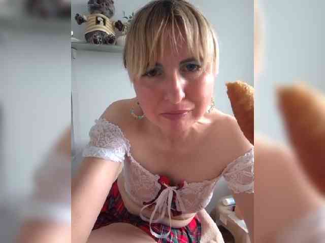 Lady_in_Red webcam