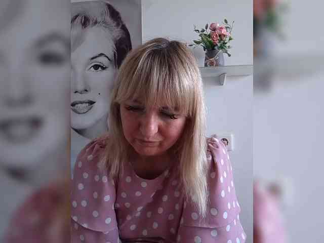 Lady_in_Red webcam
