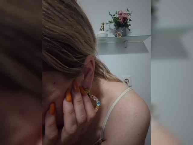 Lady_in_Red webcam