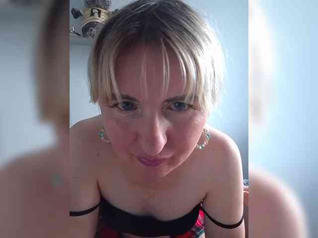 Lady_in_Red webcam