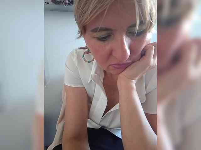 Lady_in_Red webcam
