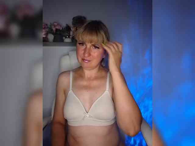 Lady_in_Red webcam