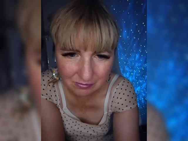 Lady_in_Red webcam