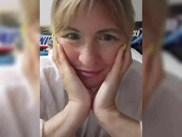 Lady_in_Red webcam