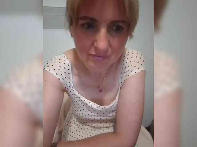 Lady_in_Red webcam
