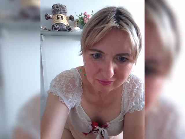 Lady_in_Red webcam