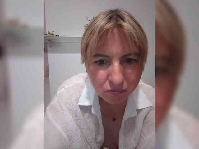 Lady_in_Red webcam