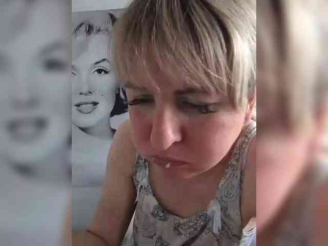 Lady_in_Red webcam