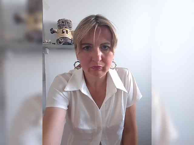 Lady_in_Red webcam
