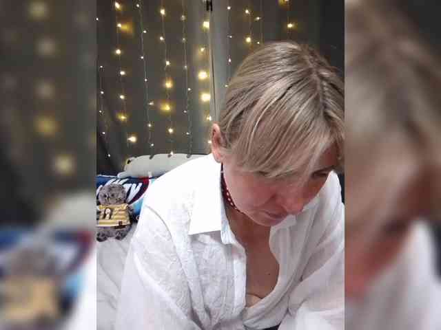 Lady_in_Red webcam