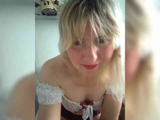 Lady_in_Red webcam