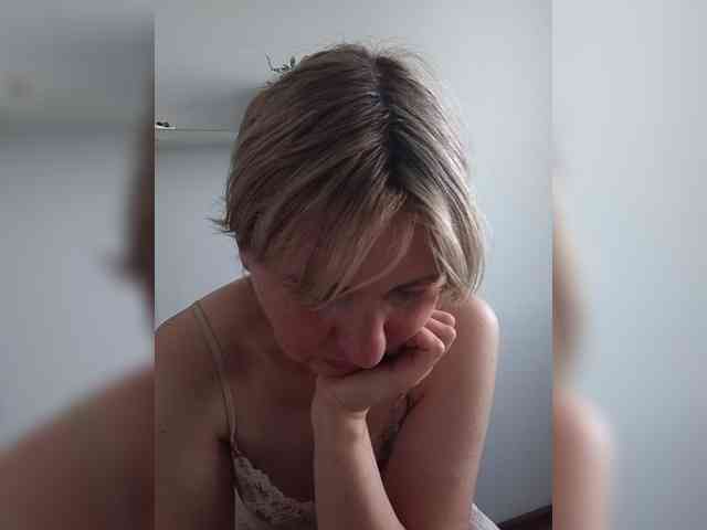 Lady_in_Red webcam
