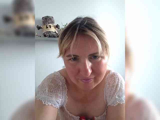 Lady_in_Red webcam