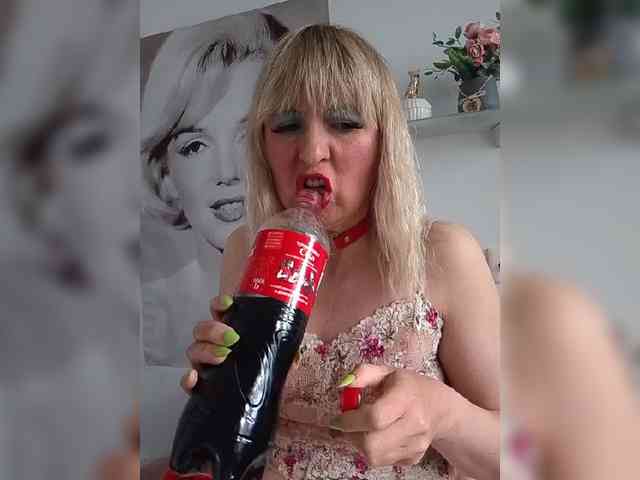 Lady_in_Red webcam
