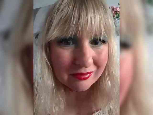 Lady_in_Red webcam