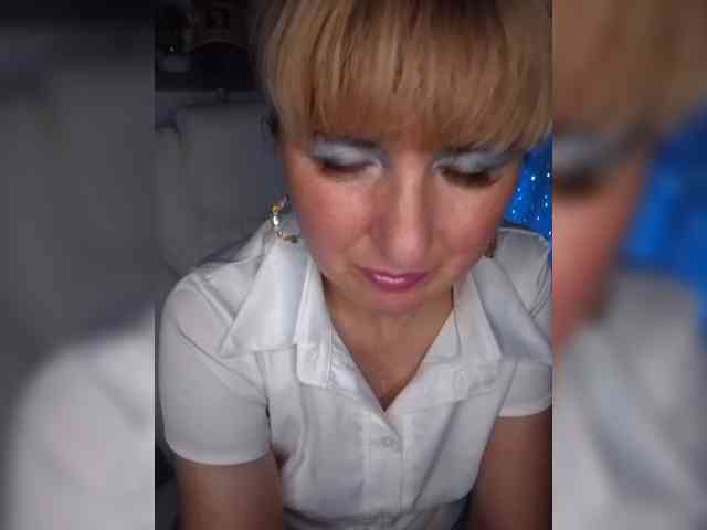 Lady_in_Red webcam