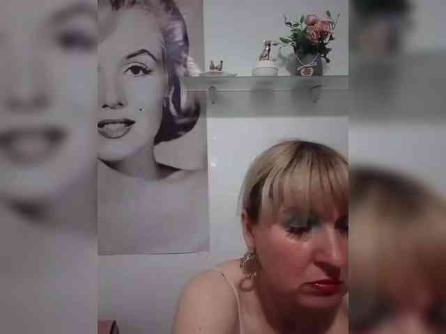 Lady_in_Red webcam
