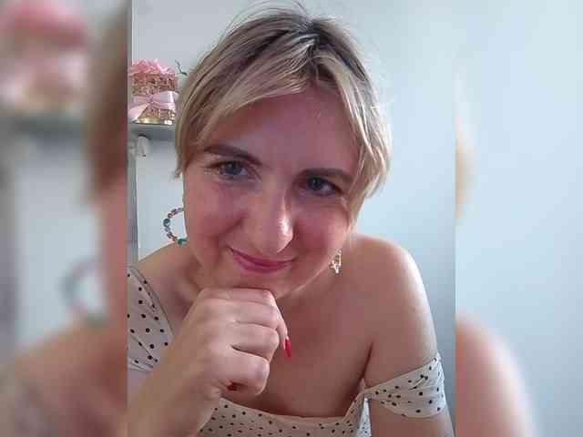 Lady_in_Red webcam