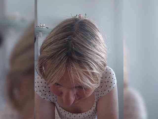 Lady_in_Red webcam