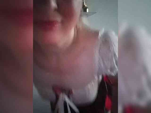 Lady_in_Red webcam