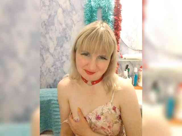 Lady_in_Red webcam