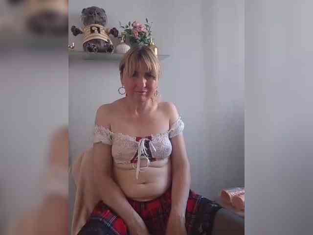 Lady_in_Red webcam
