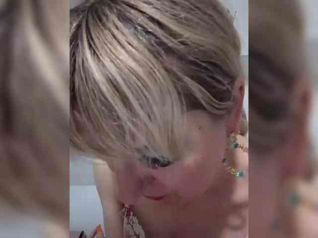 Lady_in_Red webcam