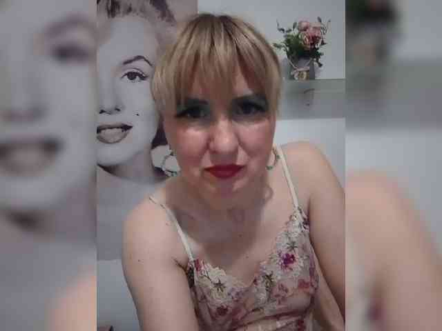 Lady_in_Red webcam