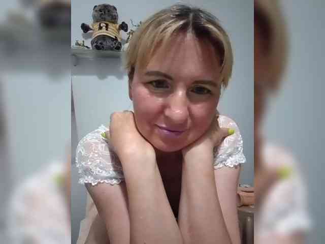 Lady_in_Red webcam
