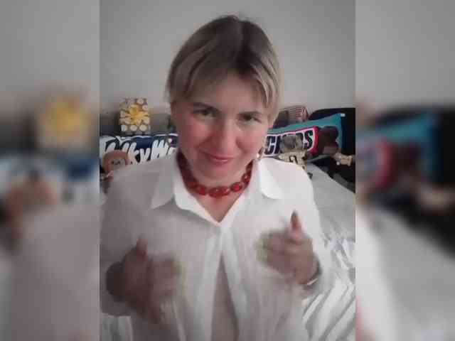 Lady_in_Red webcam