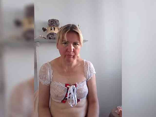 Lady_in_Red webcam