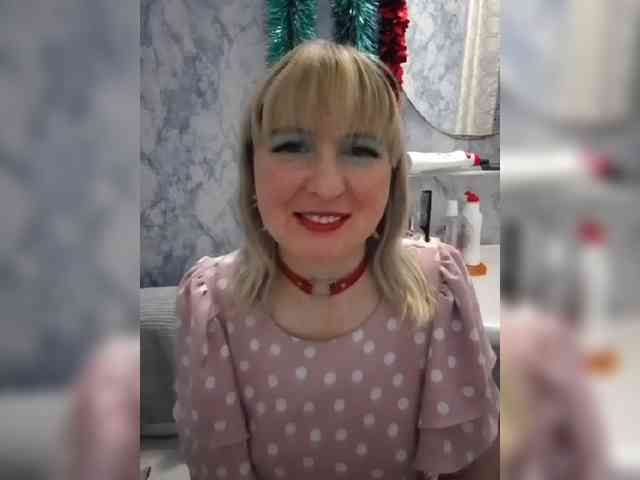 Lady_in_Red webcam