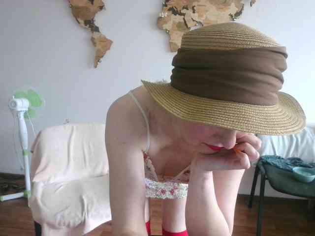 Lady_in_Red webcam