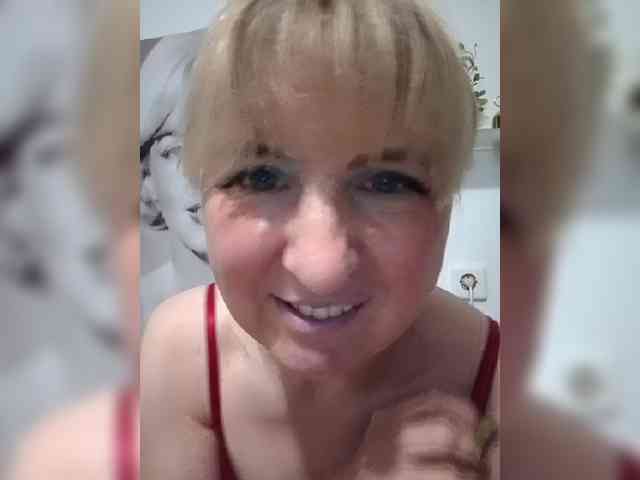 Lady_in_Red webcam