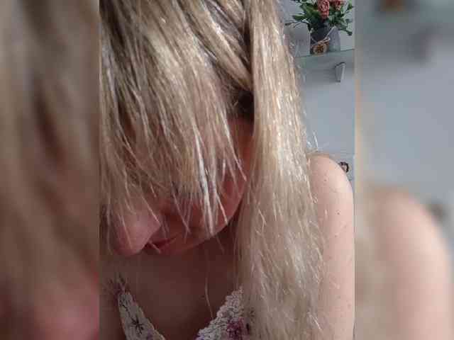 Lady_in_Red webcam