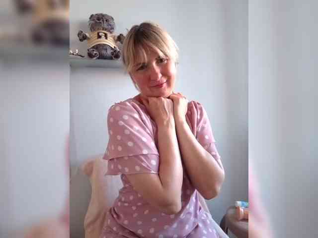 Lady_in_Red webcam
