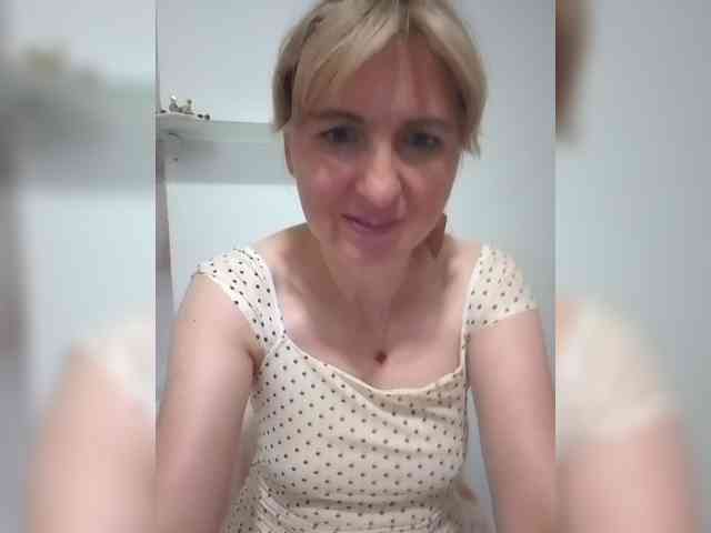Lady_in_Red webcam