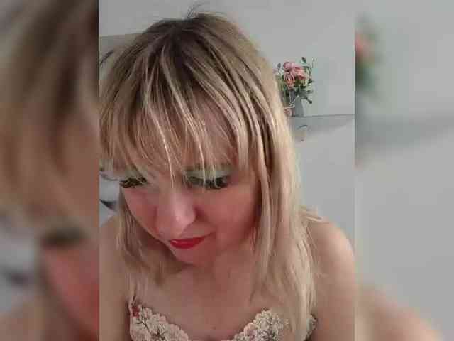 Lady_in_Red webcam