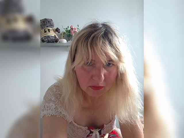 Lady_in_Red webcam